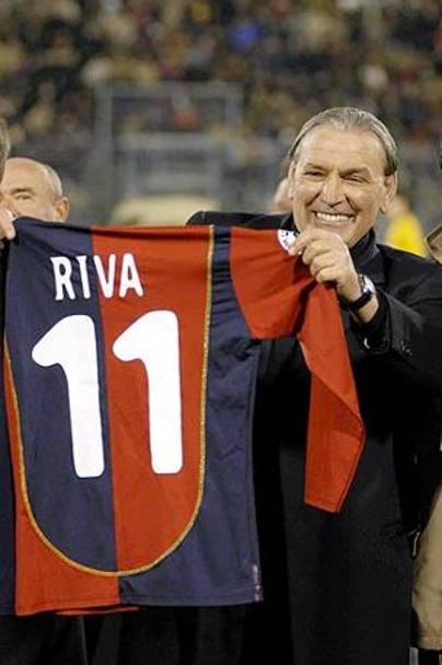Gigi Riva, Cagliari. 13 stagioni al Cagliari, dal &#39;62 al &#39;76, con la sua numero &#39;11&#39;. Nel palmares lo storico Scudetto del 1970. 